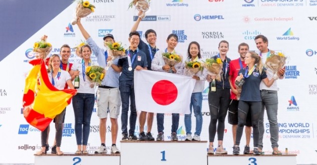 Las tripulaciones españolas de 470 masculino y femenino se han subido al podio en la última manga del Campeonato del Mundo de vela olímpica que se está disputando en Aarhus, Dinamarca