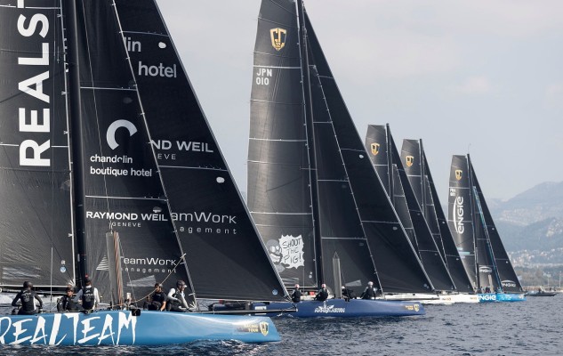 El GC32 Racing Tour 2017 finaliza mañana, última jornada de competición del Marseille One Design. La previsión indica otro día de brisas ligeras, y el Comité ha decidido adelantar la primera señal de atención a las doce de la mañana (Foto Gilles Martin-Raget)