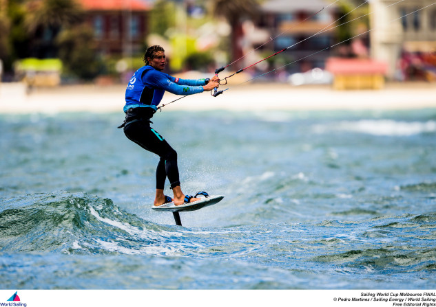 El catalán Florian Trittel en acción en Fórmula Kite en aguas de Melbourne. Foto: Pedro Martínez/World Sailing