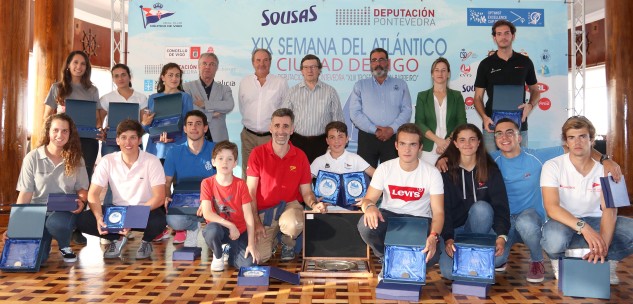 El Náutico de Vigo se adjudicó los títulos de vaurien, 420 y snipe en la Semana del Atlántico, que se cerró sin viento en la jornada final (Foto Juan Caballero)