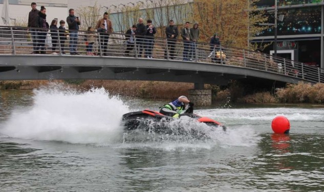 El Club Náutico de Zaragoza viene organizando desde el año 2011 pruebas deportivas de Motos de Agua, en colaboración con la Delegación en Aragón de la Real Federación Española de Motonáutica y el Club Escudería Zona Franca. En esta ocasión el Campeonato de Aragón de Motos de Agua da comienzo en Alcañiz, coincidiendo con el Mundial de Superbikes 2017 en Motorland (Foto Universidad de Aragón)