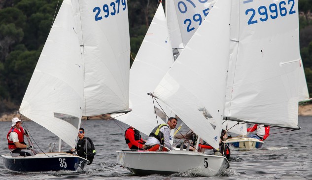 El viento acompañó en San Juan, teniendo en juego el Open Villa de Madrid de Snipe... viento del noroeste de 7 a 12 nudos... lo que permitió prácticamente cumplir el programa